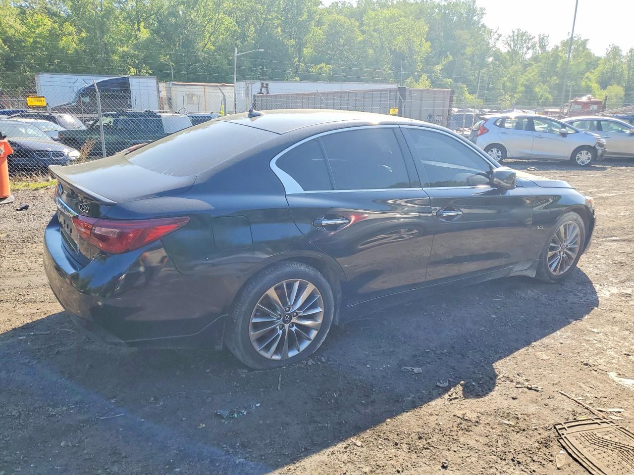 2018 Infiniti Q50 3.0T Luxe - Фото 3