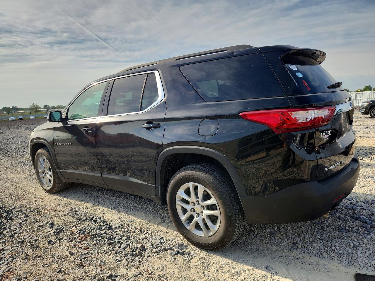 2021 Chevrolet Traverse Lt - Фото 2