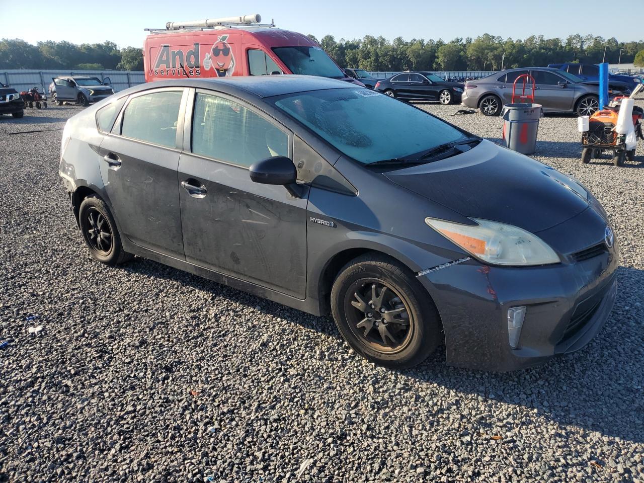 2015 Toyota Prius Two - Фото 4