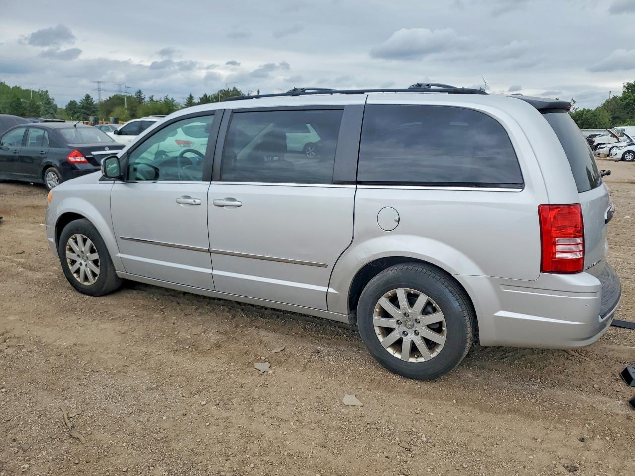 2010 Chrysler Town & Country Touring Plus - Image 2