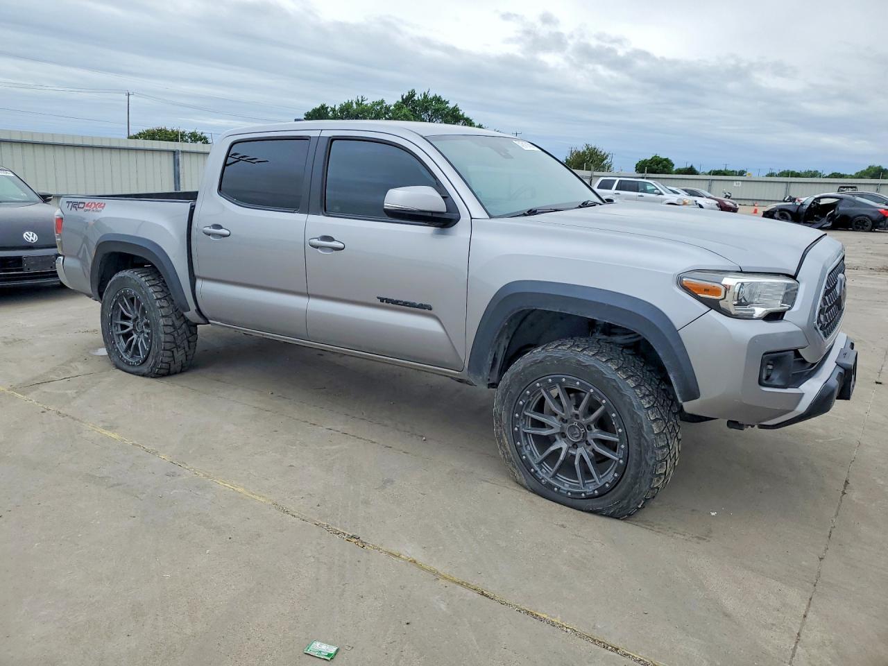 2019 Toyota Tacoma - Image 4