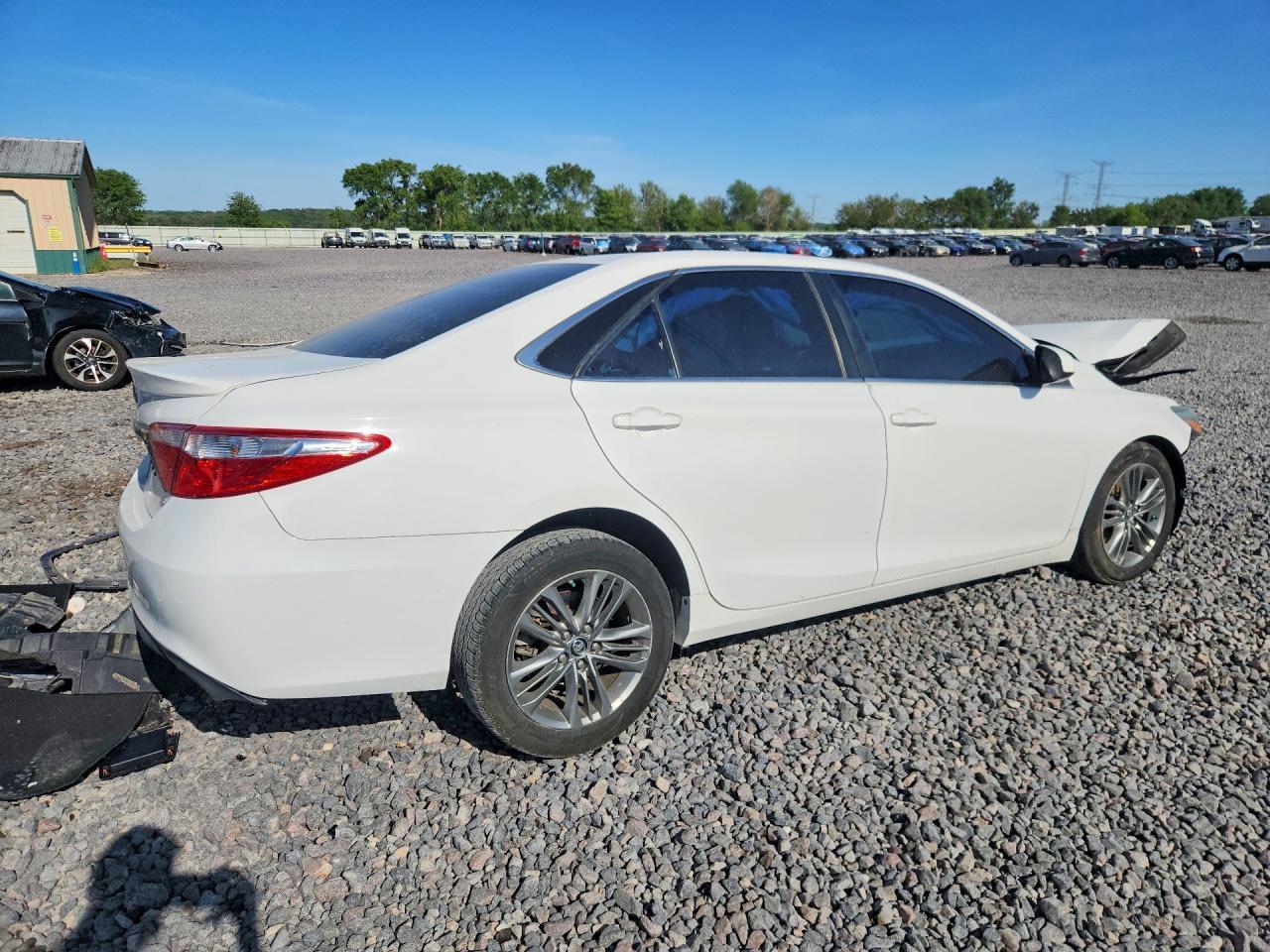 2016 Toyota Camry Se - Фото 3