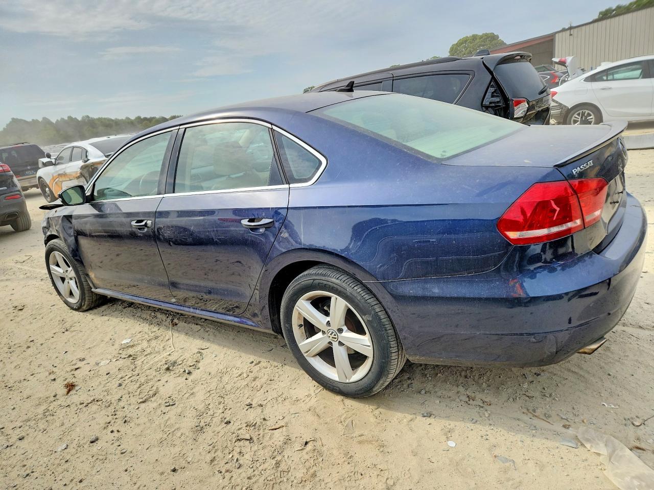2013 Volkswagen Passat Se - Image 2