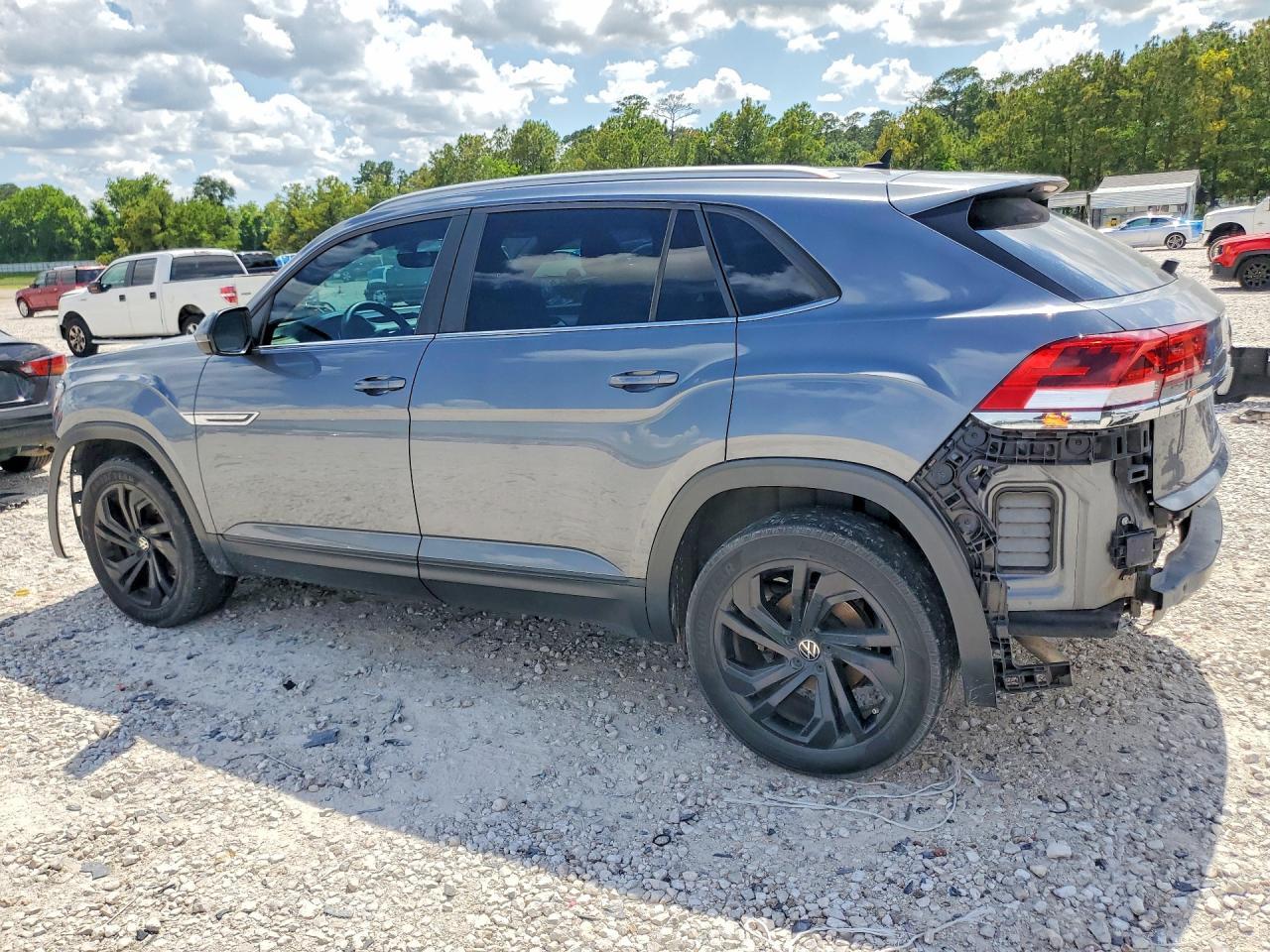 2020 Volkswagen Atlas Cross Sport S - Фото 2