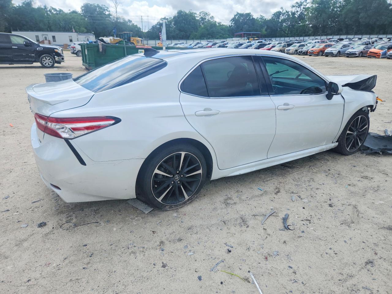 2020 Toyota Camry Xse - Фото 3