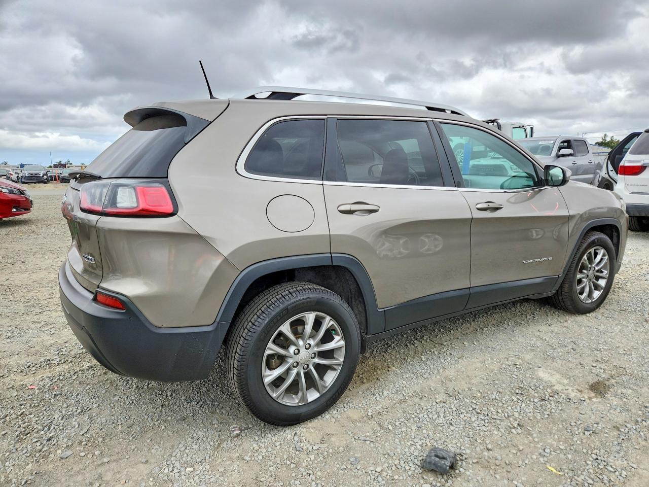 2019 Jeep Cherokee Latitude Plus - Image 3