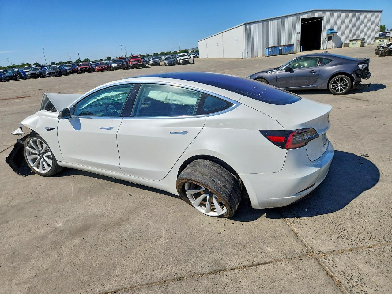 2017 Tesla Model 3 - Фото 2