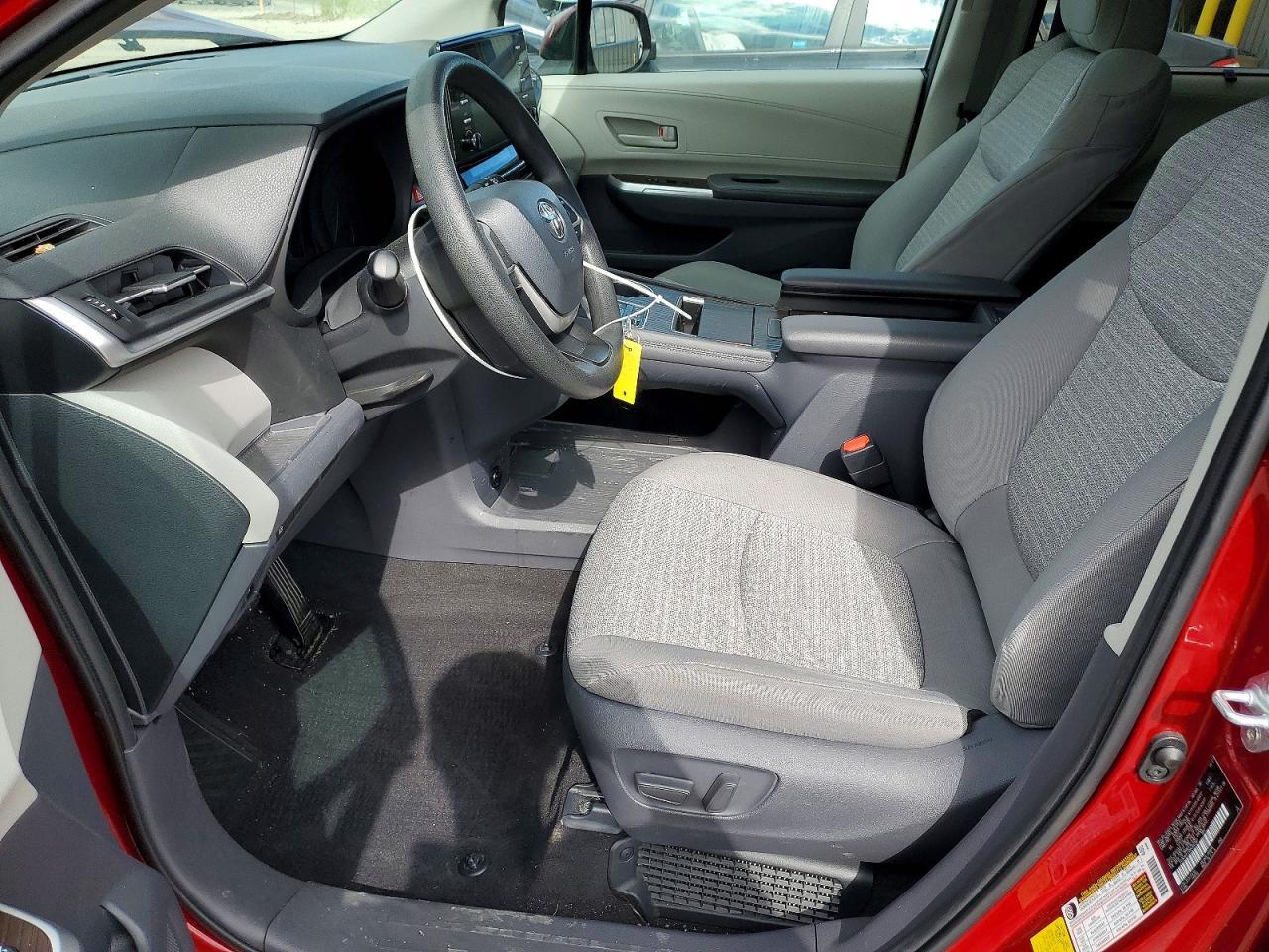 2021 Toyota Sienna Le - Фото 7
