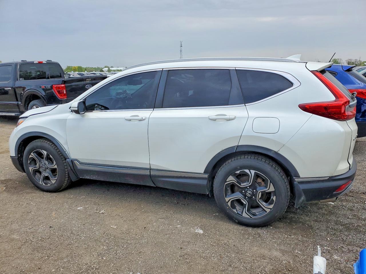 2017 Honda Cr-V Touring - Image 2