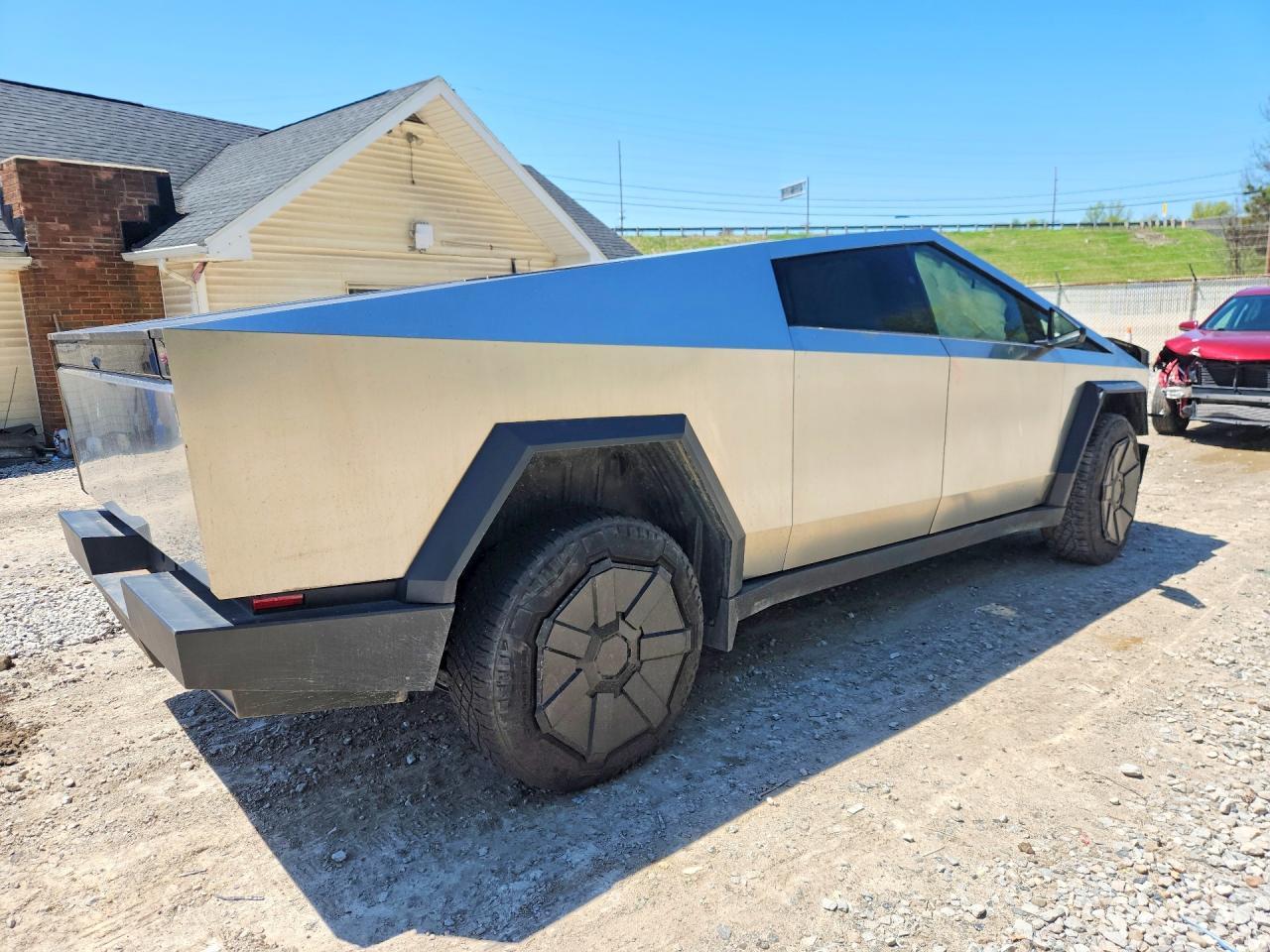 2025 Tesla Cybertruck - Image 3