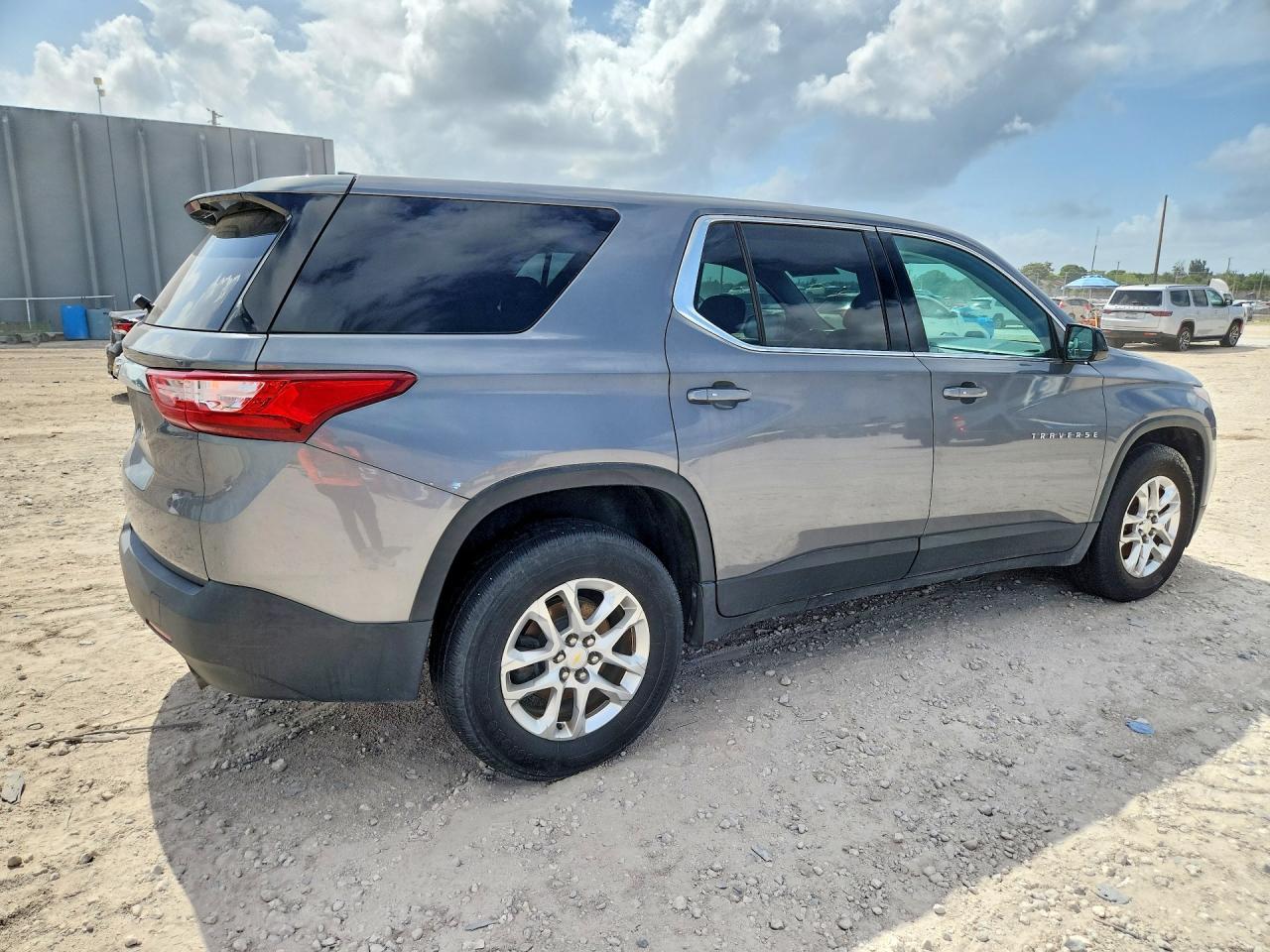 2019 Chevrolet Traverse Ls - Image 3