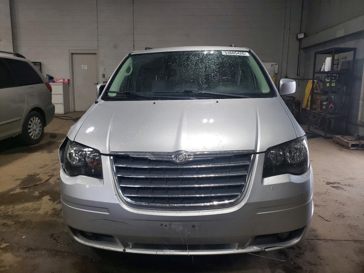 2010 Chrysler Town & Country Touring Plus - Image 5