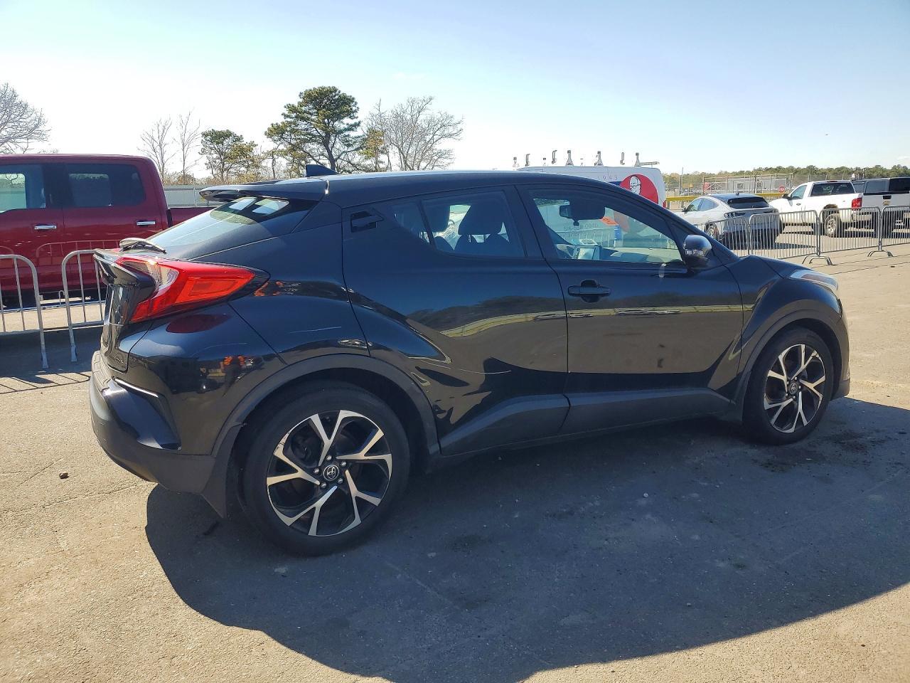 2018 Toyota C-Hr Xle Premium - Фото 3