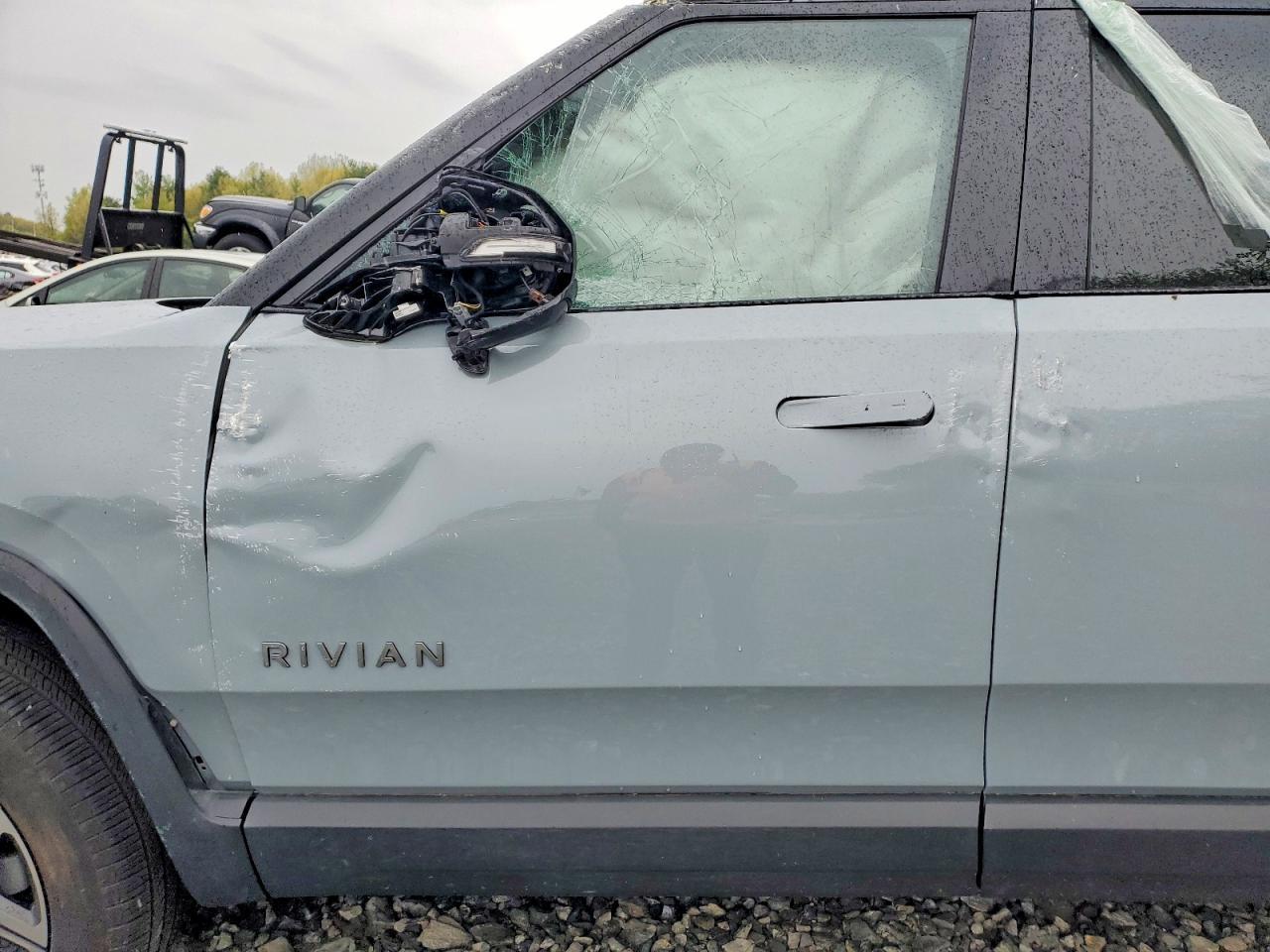 2025 Rivian R1S Adventure - Image 7