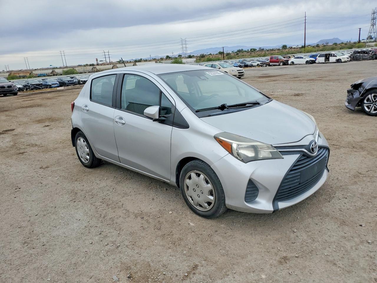 2017 Toyota Yaris 5-Door L Fleet - Фото 4