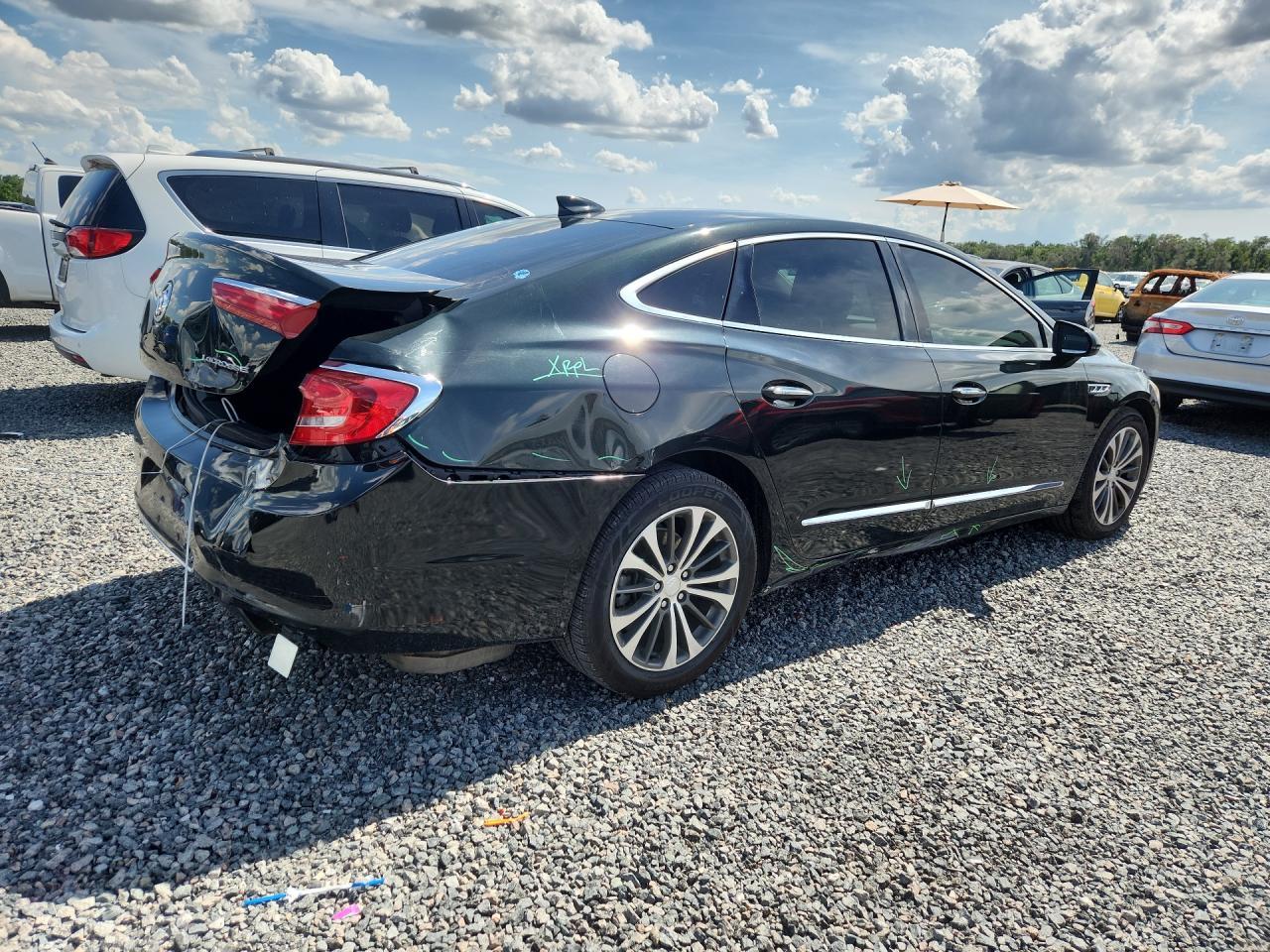 2017 Buick Lacrosse Essence - Image 3