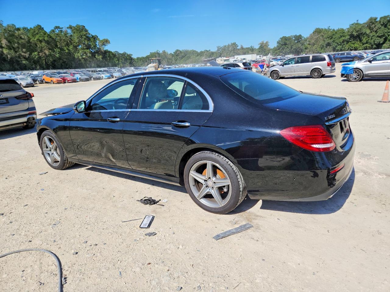 2017 Mercedes-Benz E 300 4Matic - Фото 2