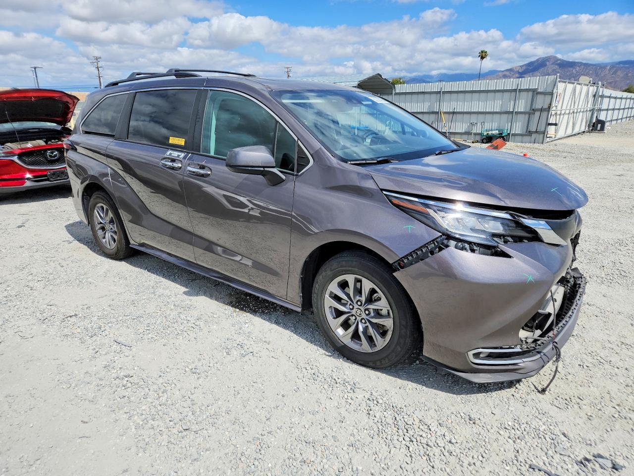 2022 Toyota Sienna Xle - Фото 4