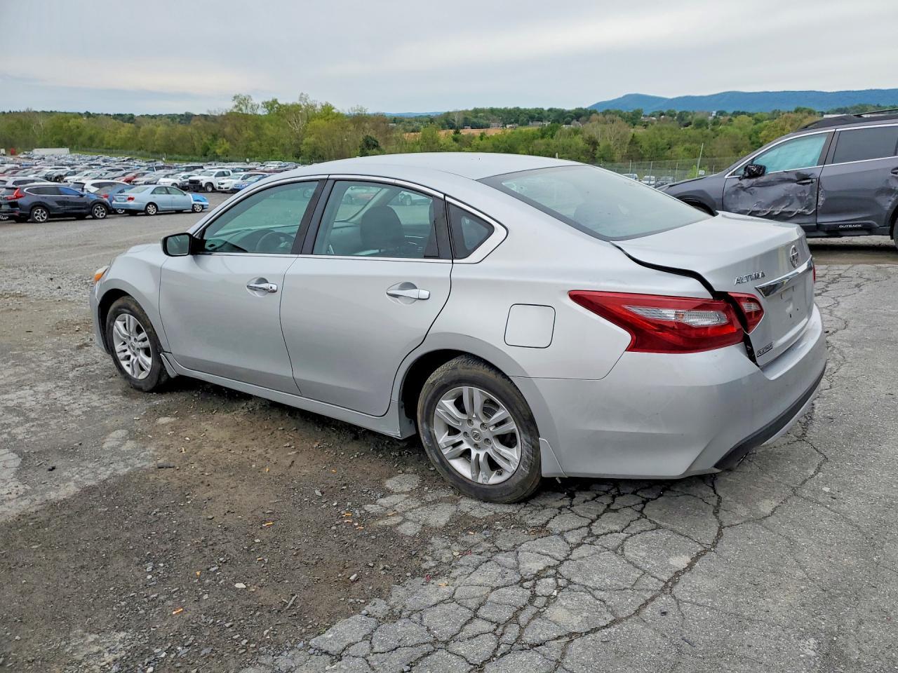 2018 Nissan Altima 2.5 S - Фото 2