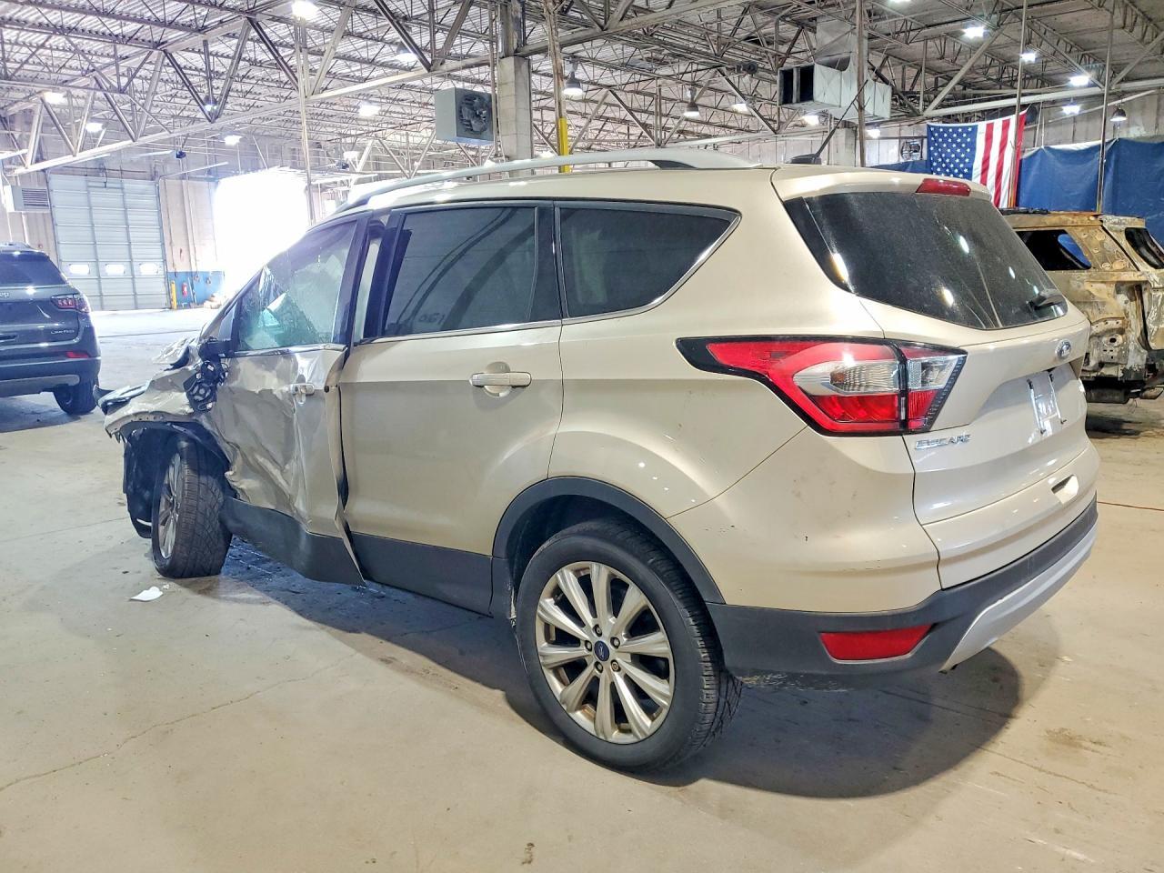 2017 Ford Escape Titanium - Фото 2
