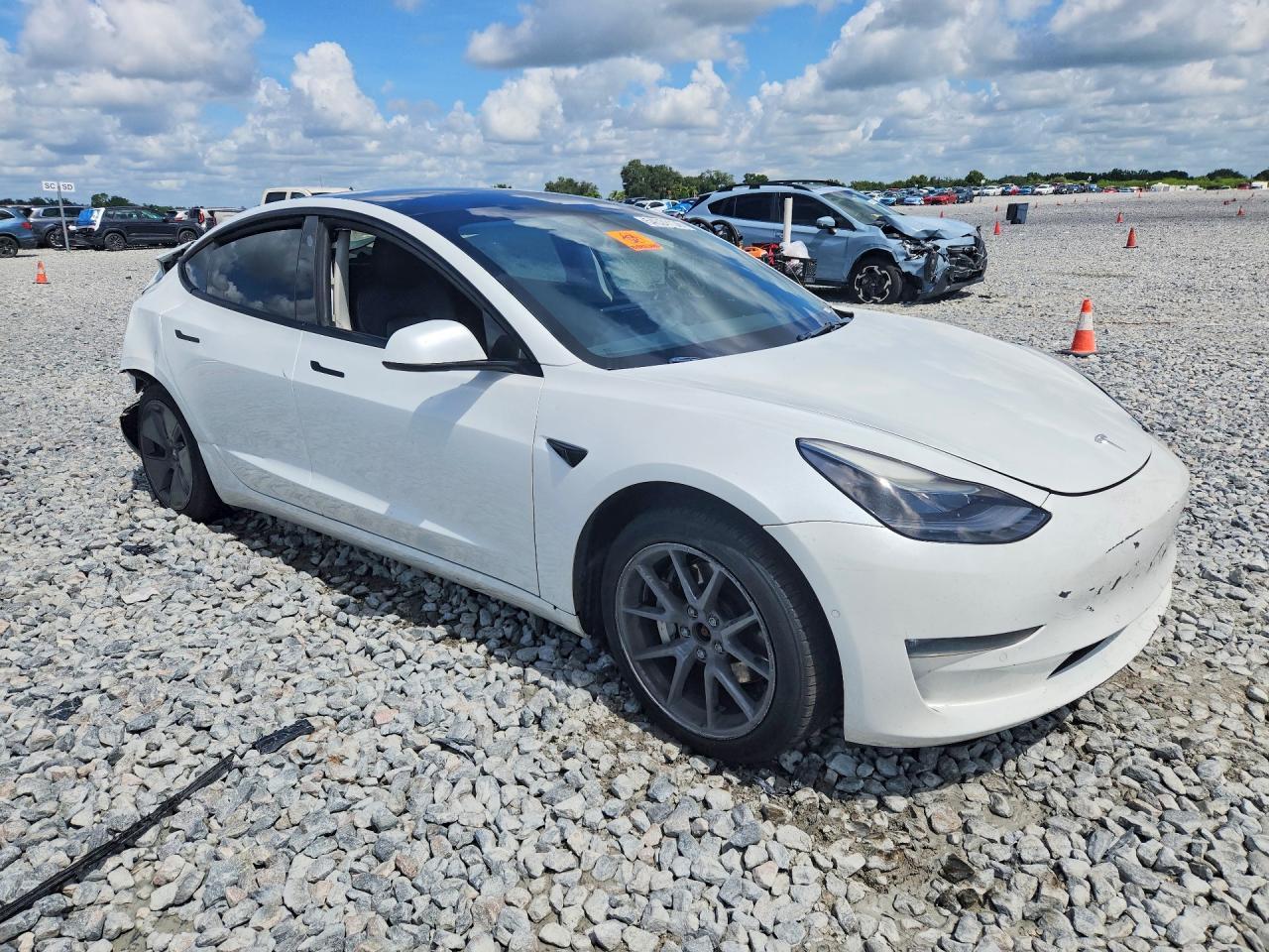 2022 Tesla Model 3 - Image 4