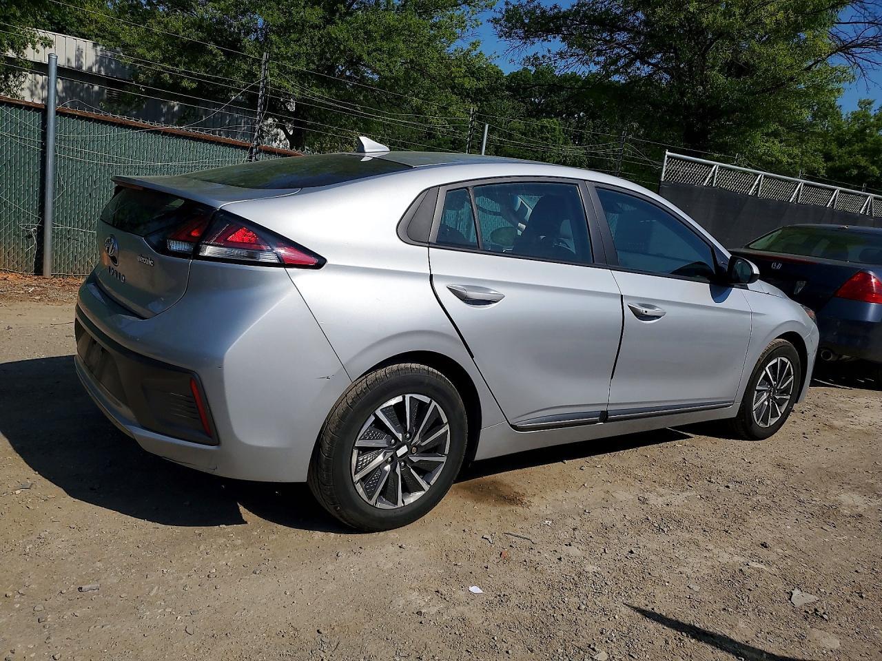 2021 Hyundai Ioniq Se - Фото 3