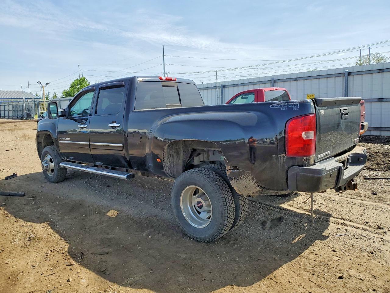 2013 GMC Sierra K3500 Denali - Image 2