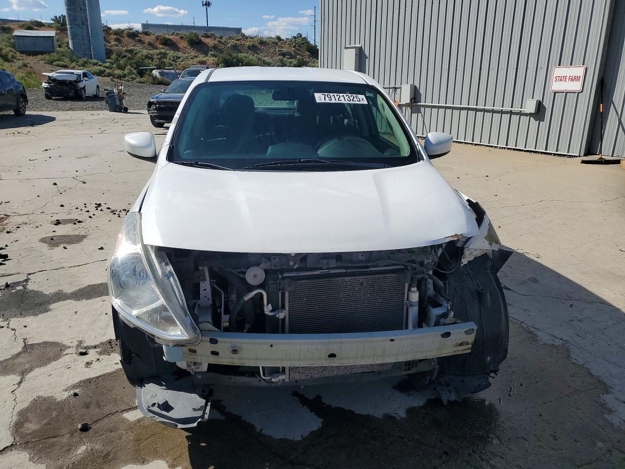 2018 Nissan Versa Sv - Image 5