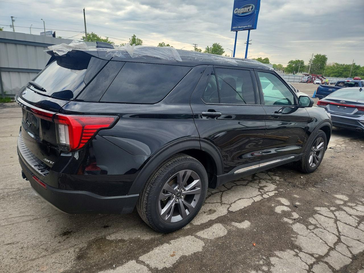 2025 Ford Explorer Active - Фото 3