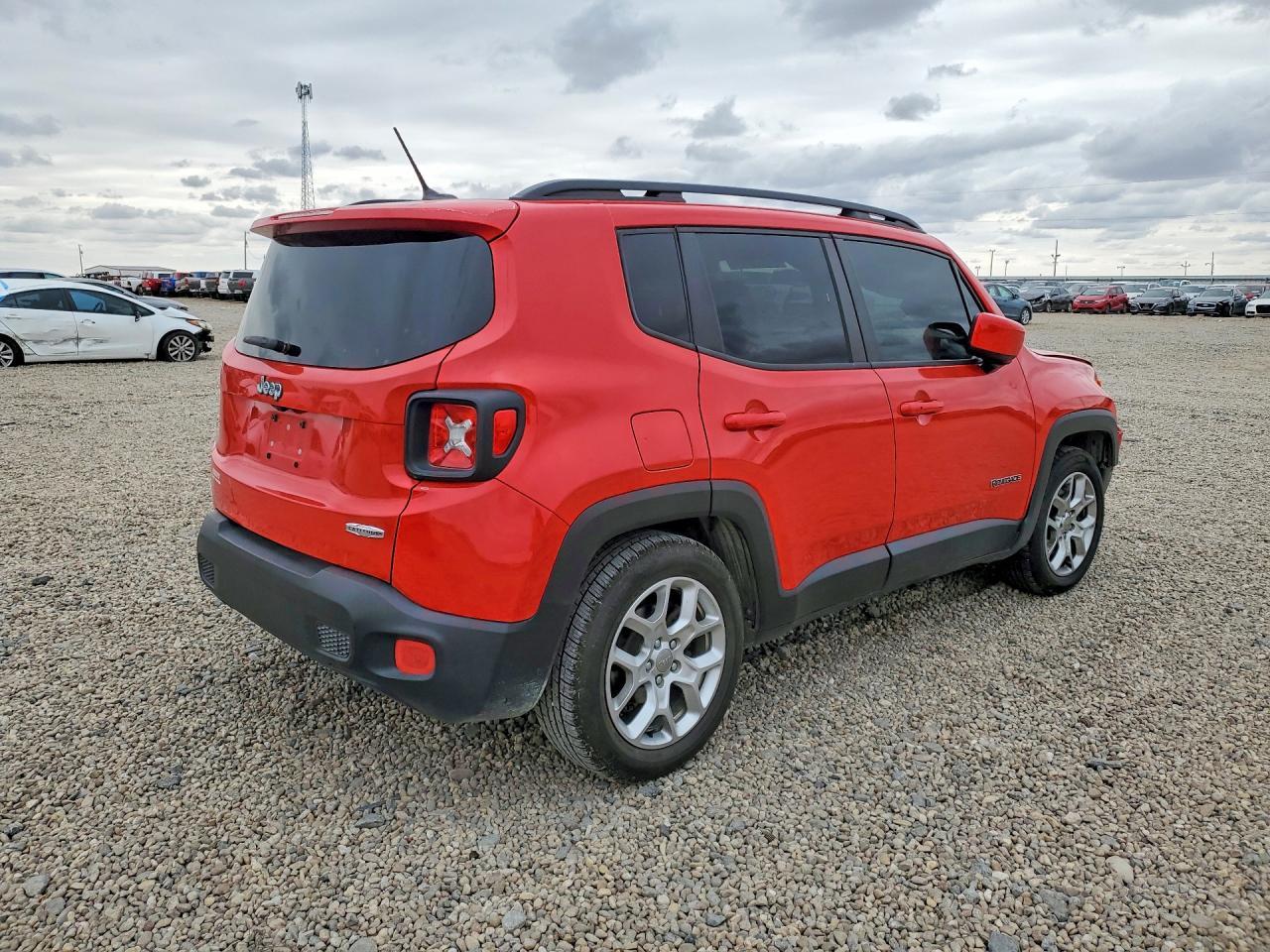 2016 Jeep Renegade Latitude - Image 3