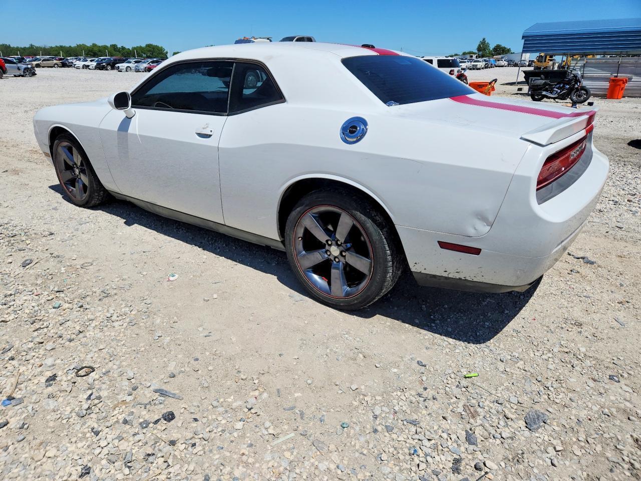 2014 Dodge Challenger Sxt - Image 2