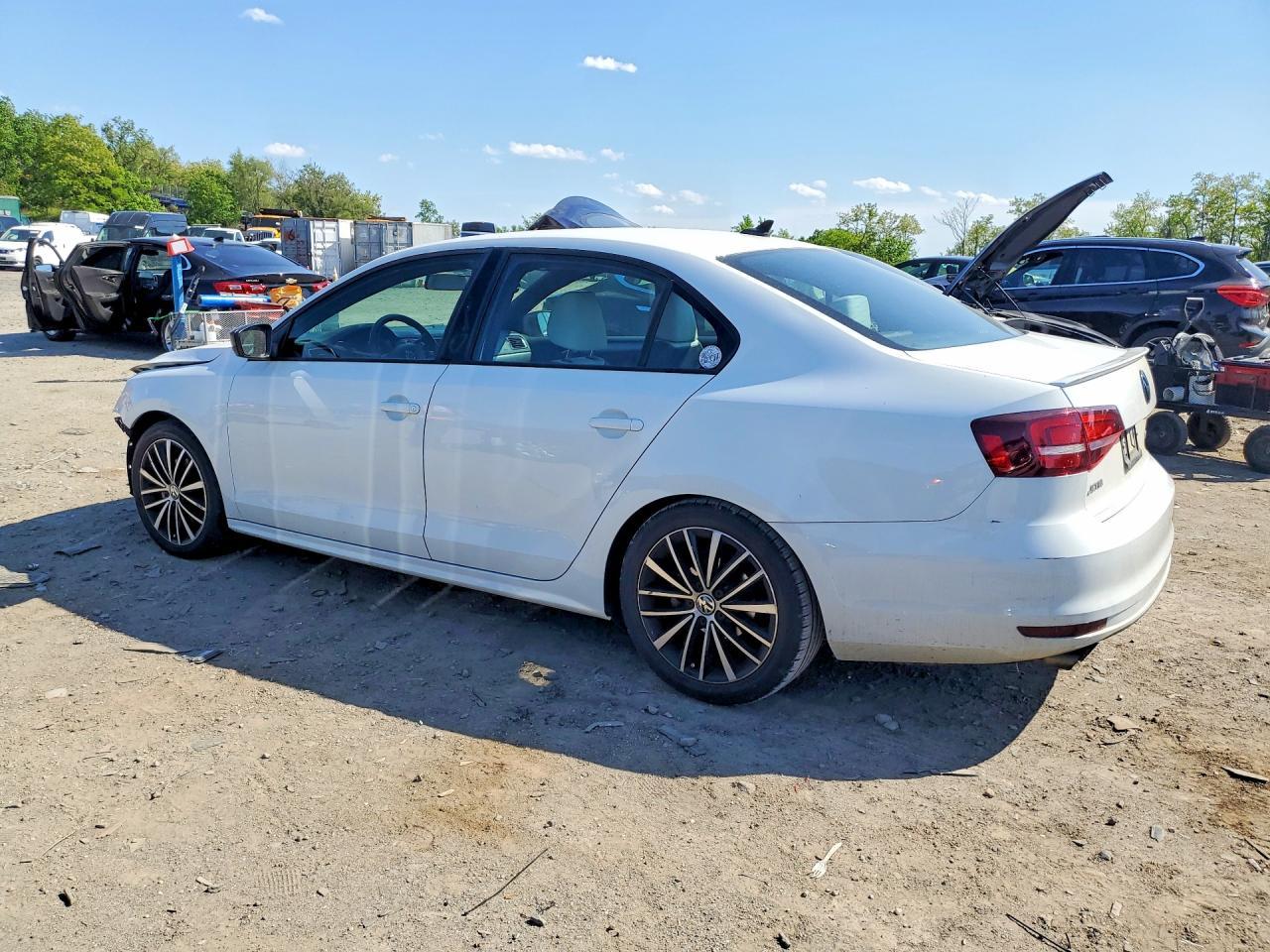 2016 Volkswagen Jetta Sport - Фото 2