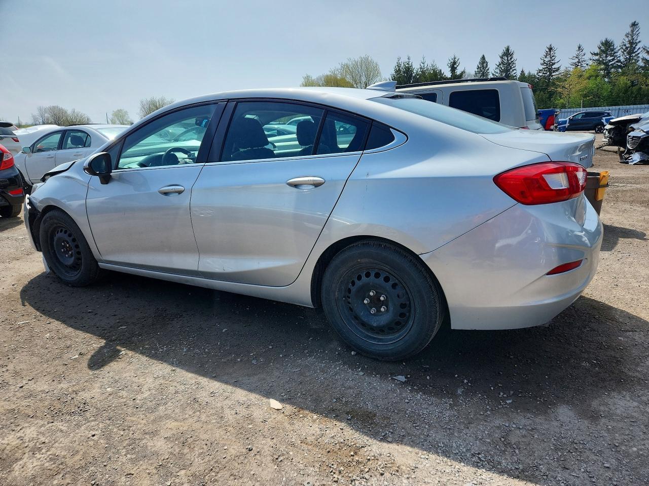 2017 Chevrolet Cruze Lt - Image 2
