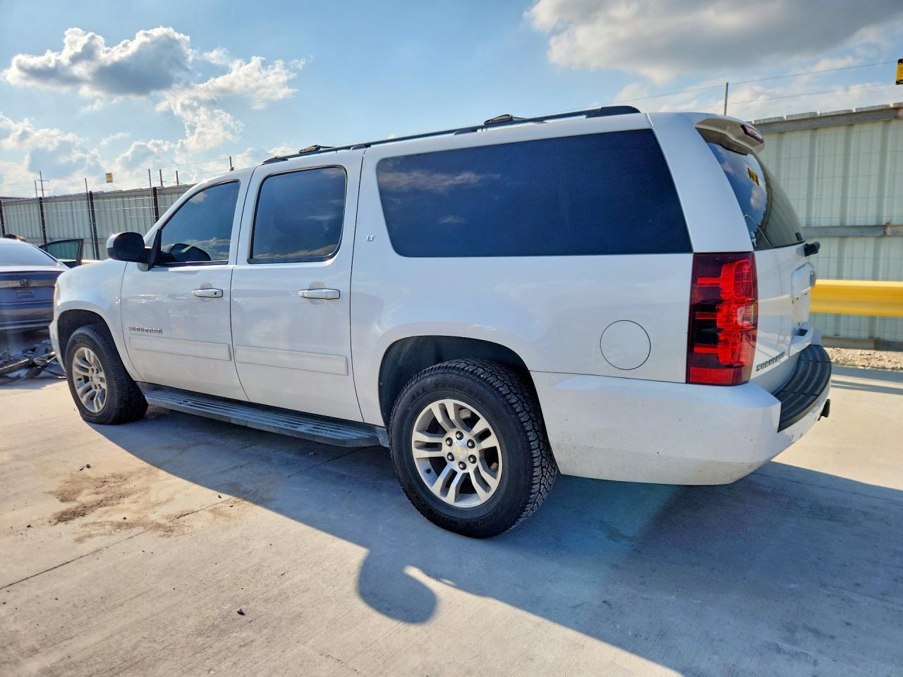 2014 Chevrolet Suburban C1500 Lt - Фото 2