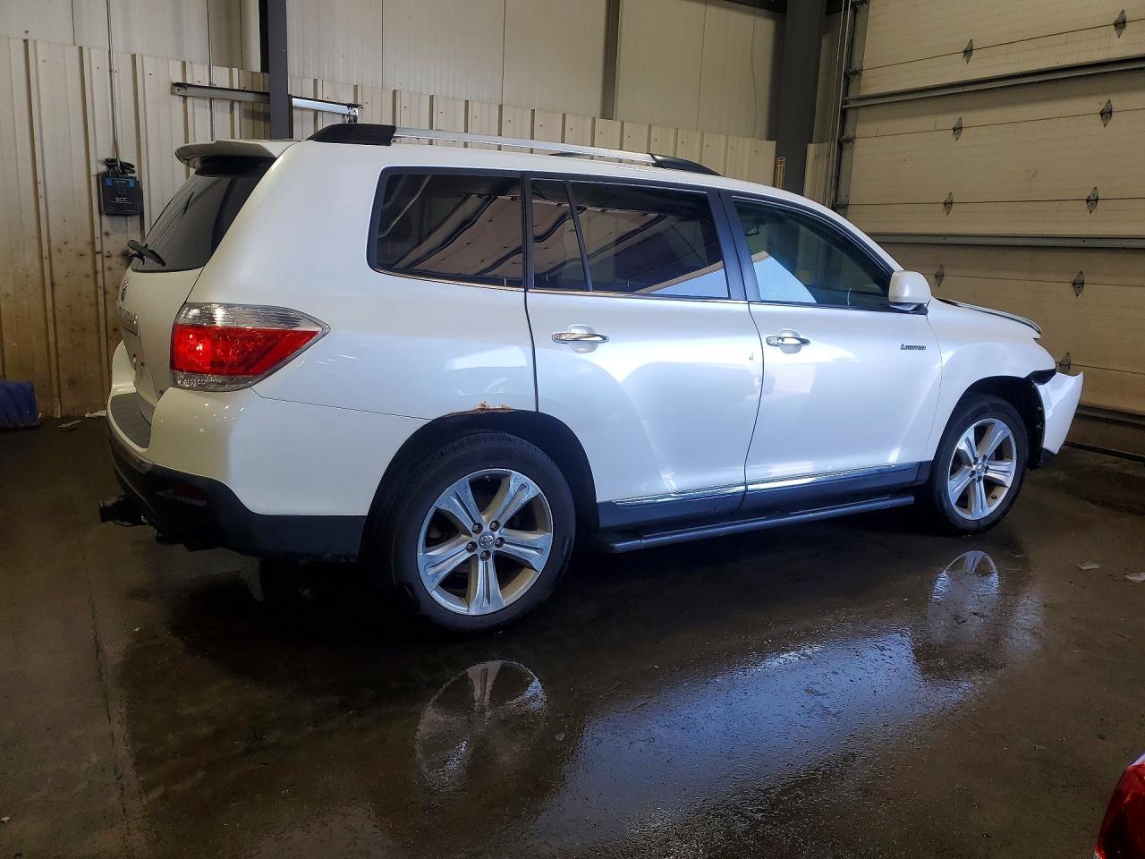 2013 Toyota Highlander Limited - Image 3
