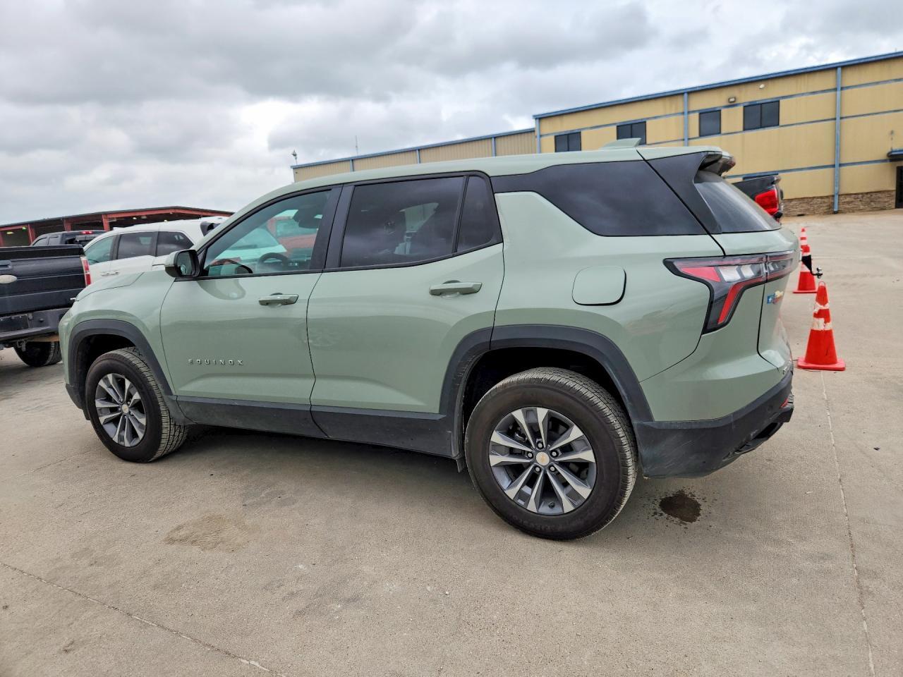 2025 Chevrolet Equinox Lt - Image 2