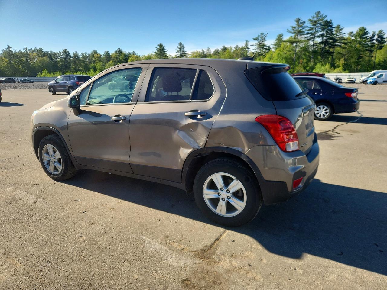 2020 Chevrolet Trax Ls - Image 2