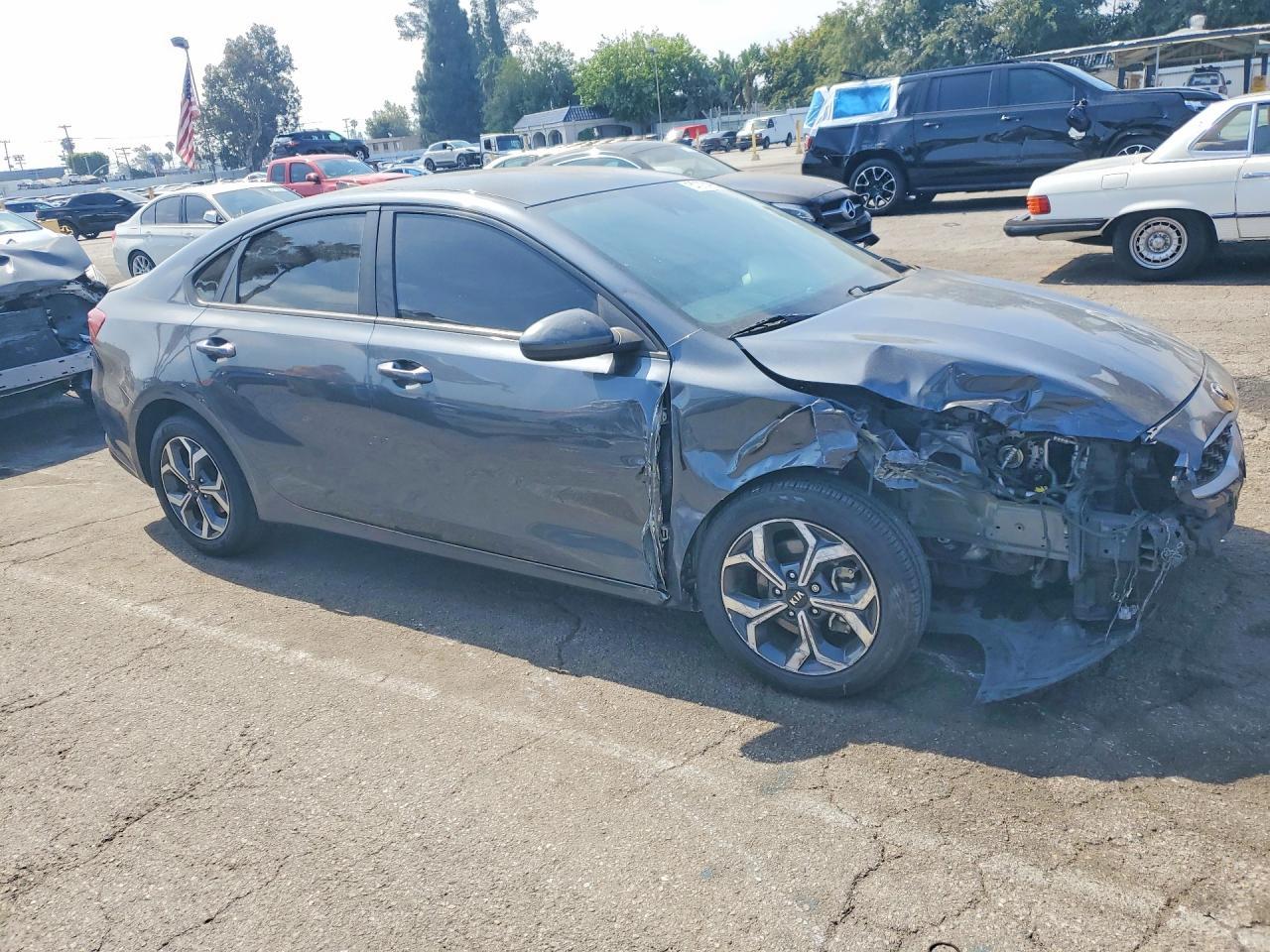 2021 Kia Forte Lxs - Image 4