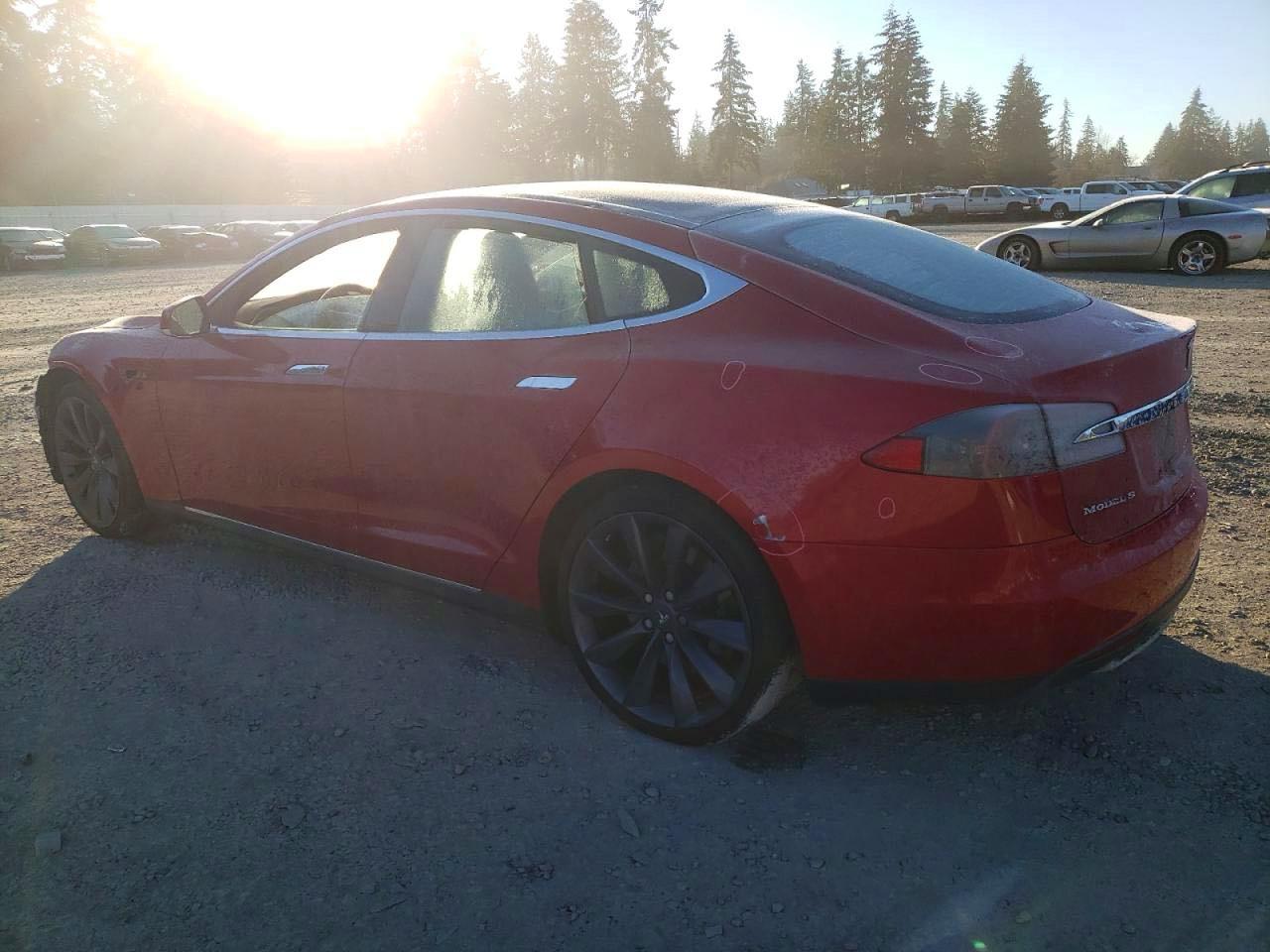 2015 Tesla Model S - Фото 4
