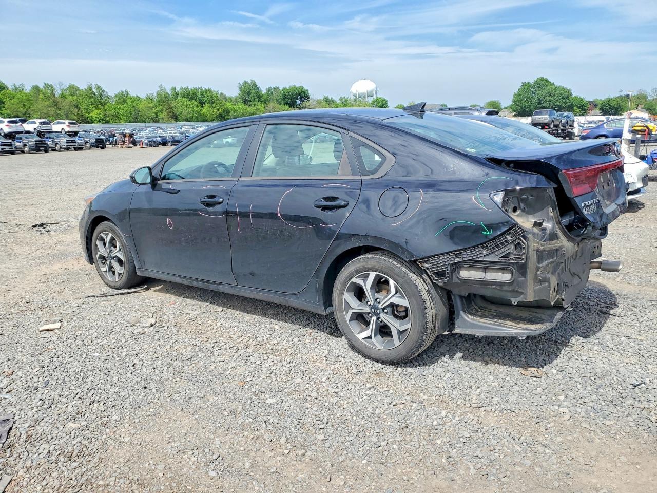 2021 Kia Forte Lxs - Image 2