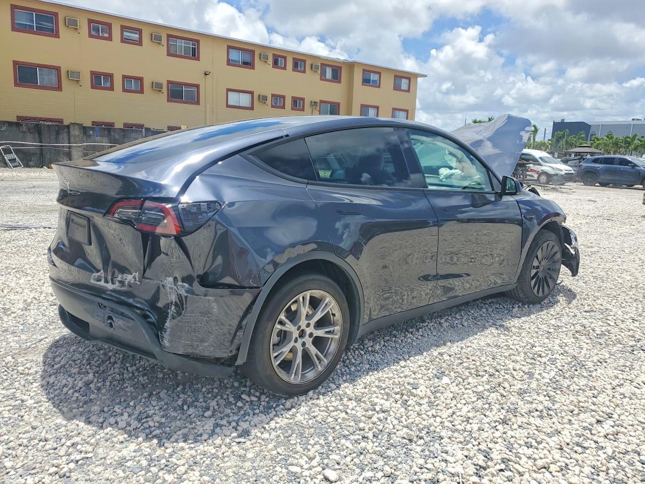 2024 Tesla Model Y - Фото 3