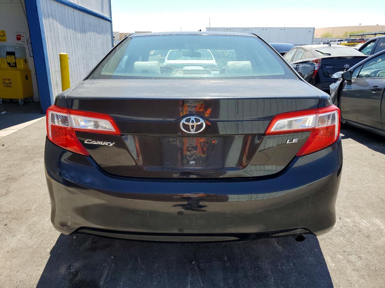 2012 Toyota Camry - Фото 6