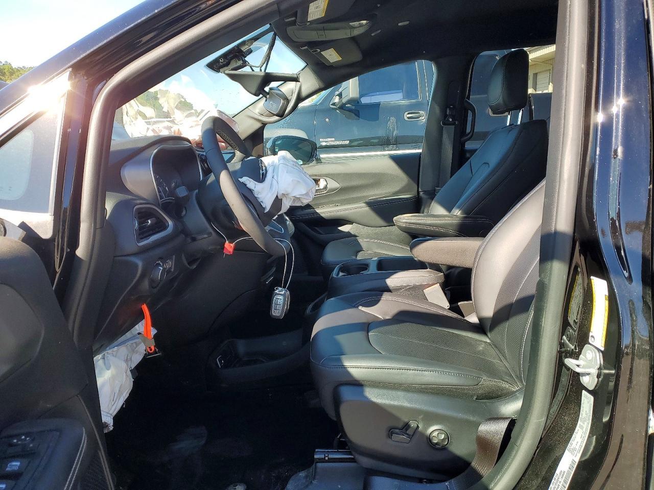2025 Chrysler Voyager Lx - Фото 7