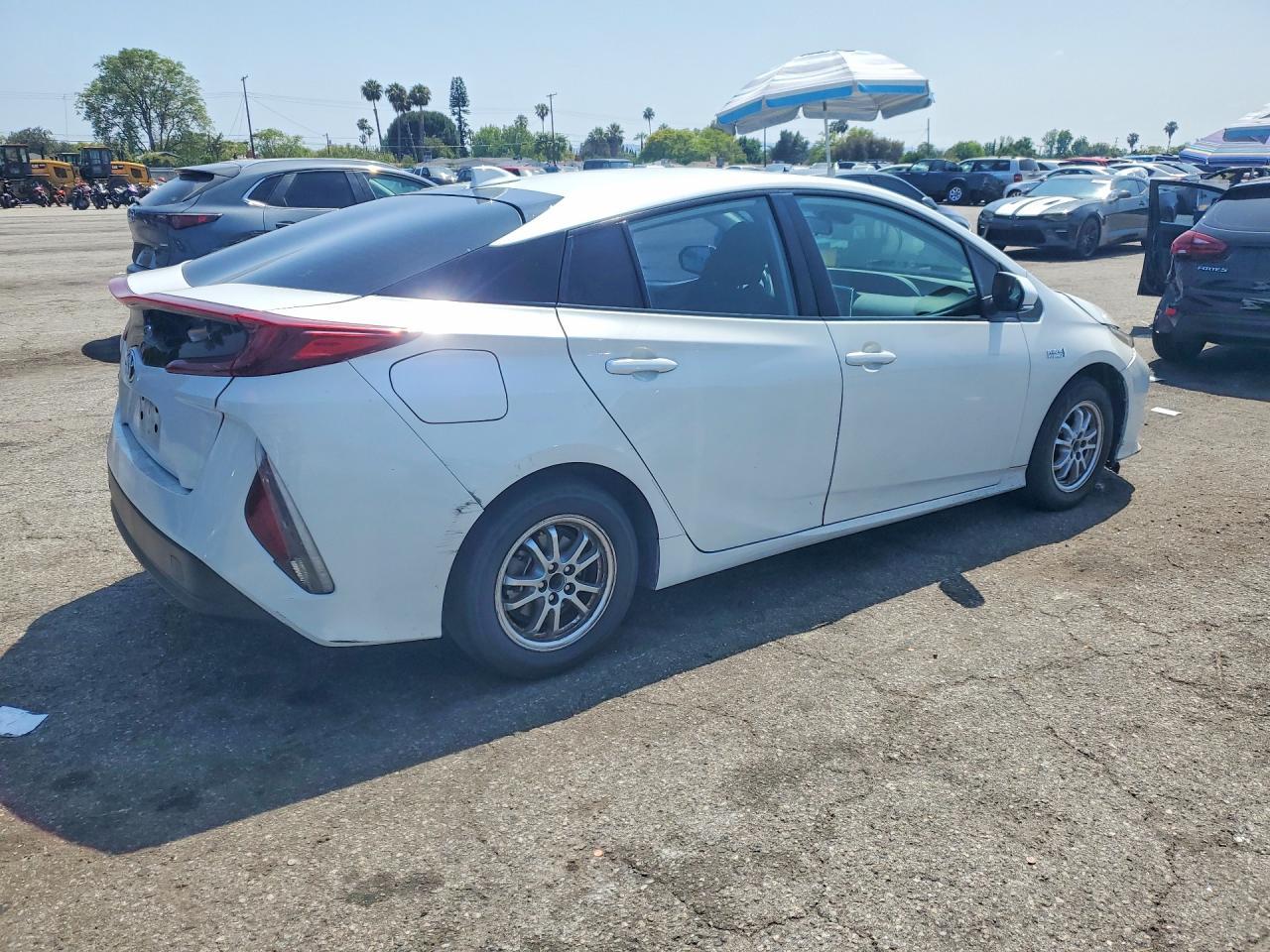 2021 Toyota Prius Prime Le - Image 3