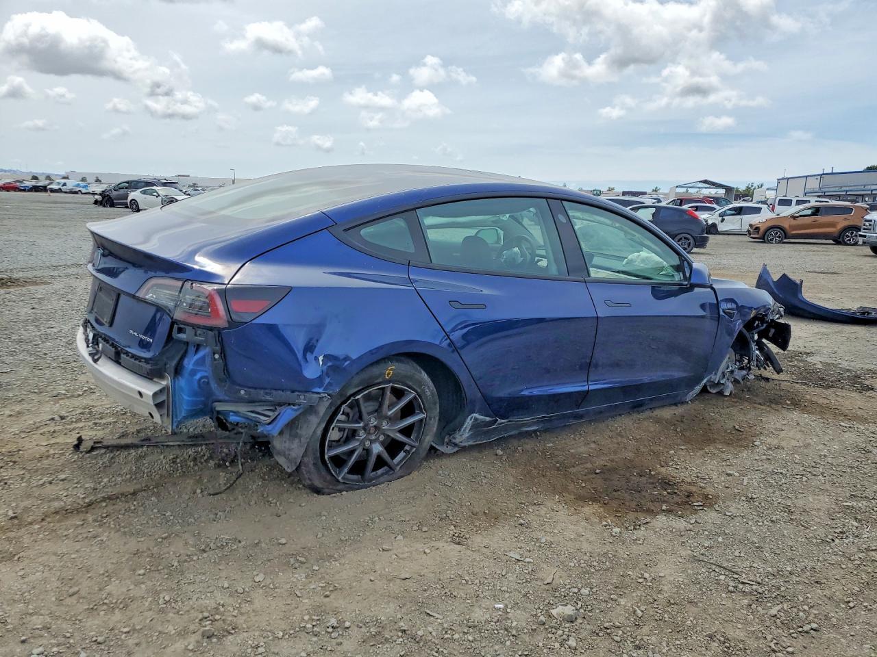 2022 Tesla Model 3 - Фото 3