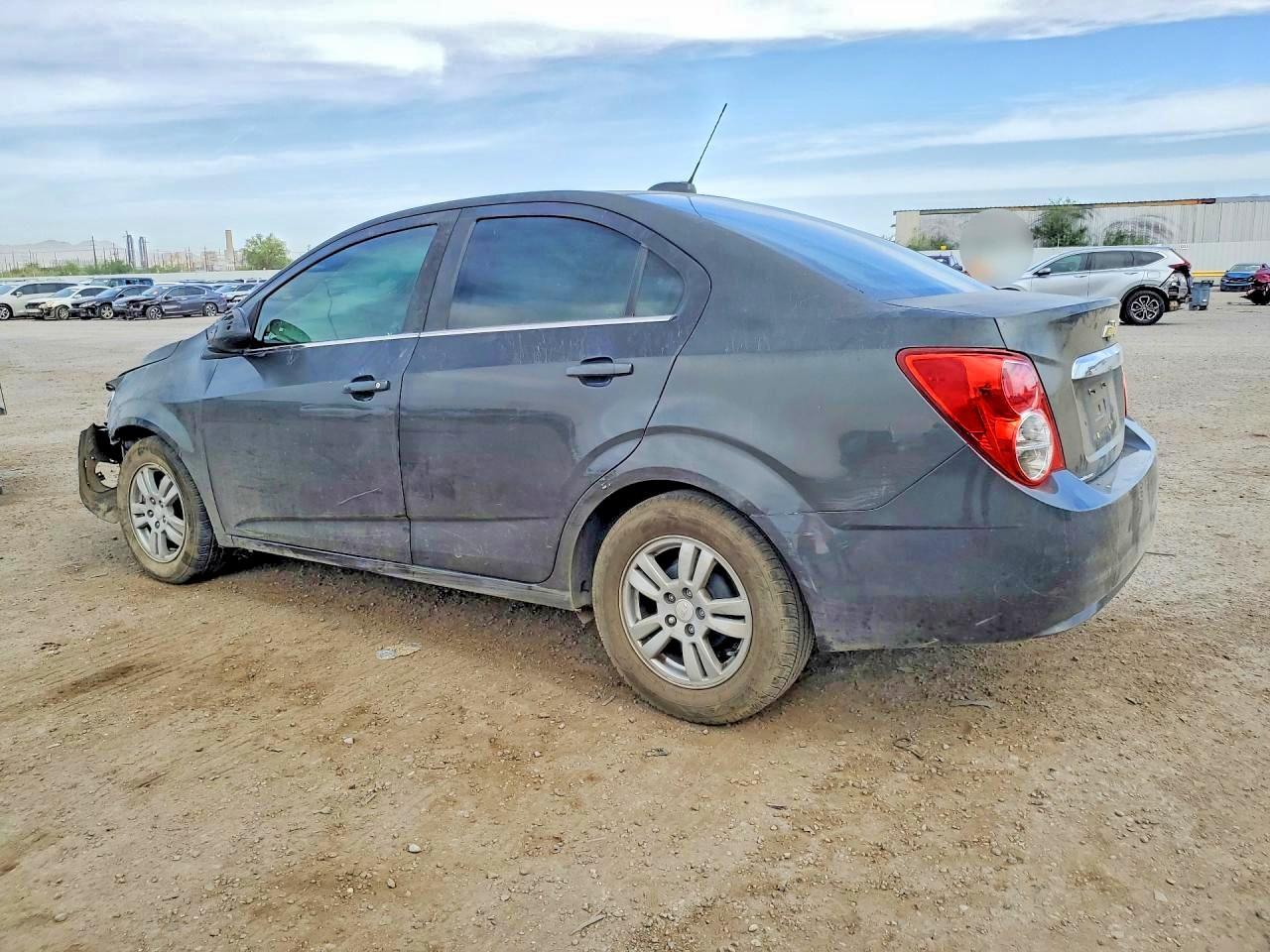 2016 Chevrolet Sonic Lt - Фото 2