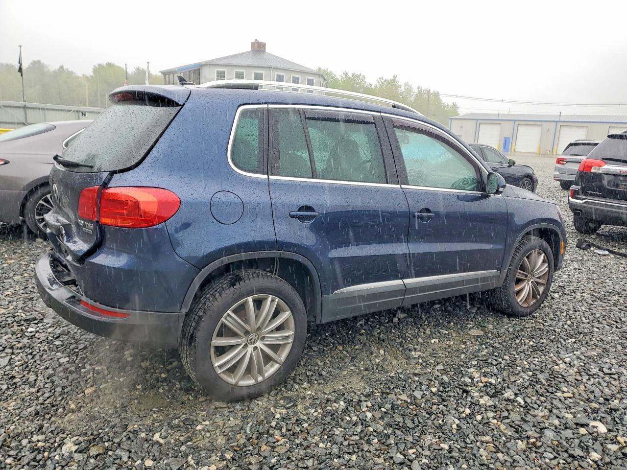 2015 Volkswagen Tiguan S - Фото 3