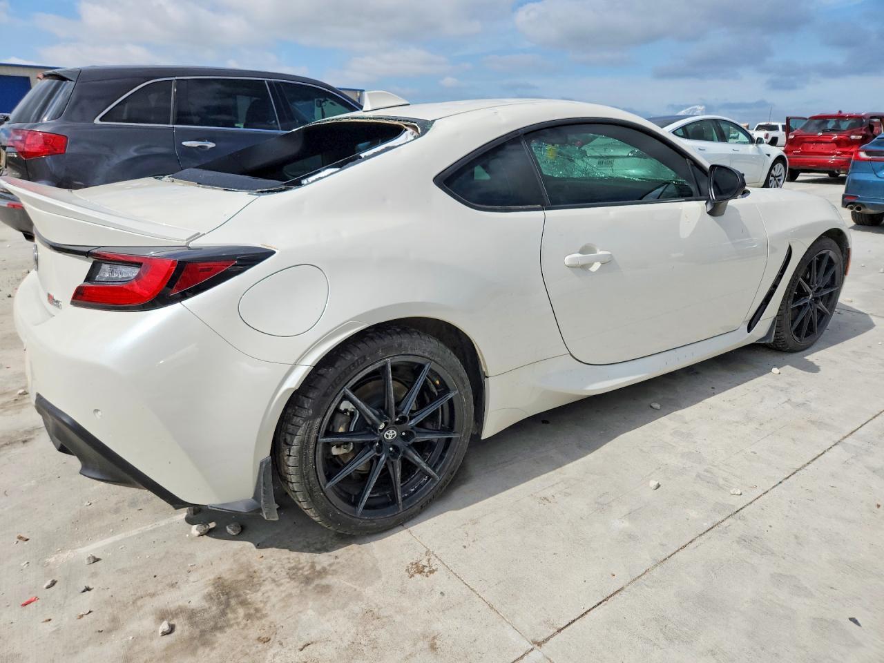 2025 Toyota Gr 86 Premium - Image 3