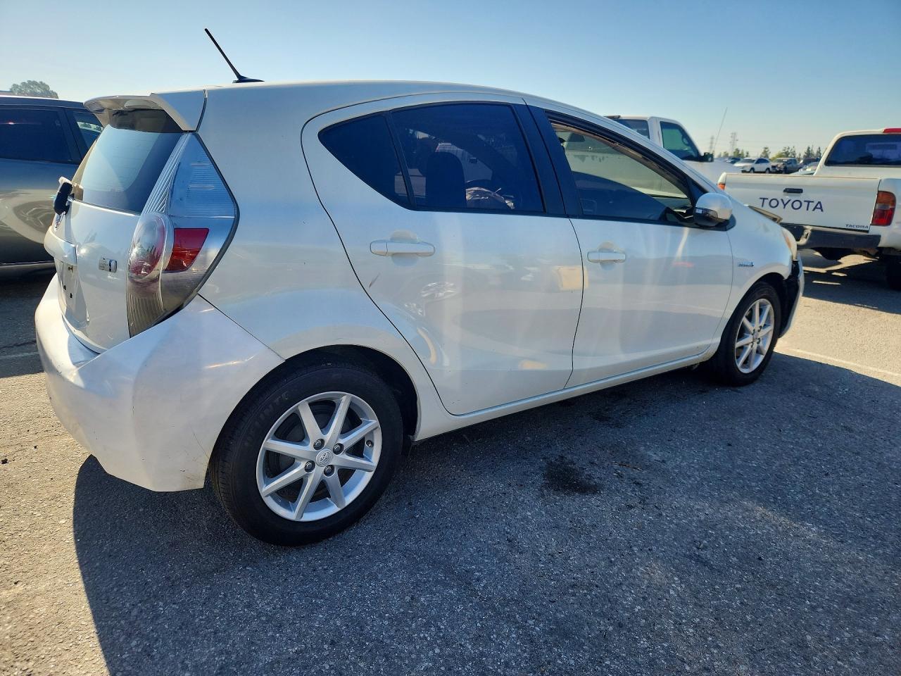 2014 Toyota Prius C Four - Фото 3