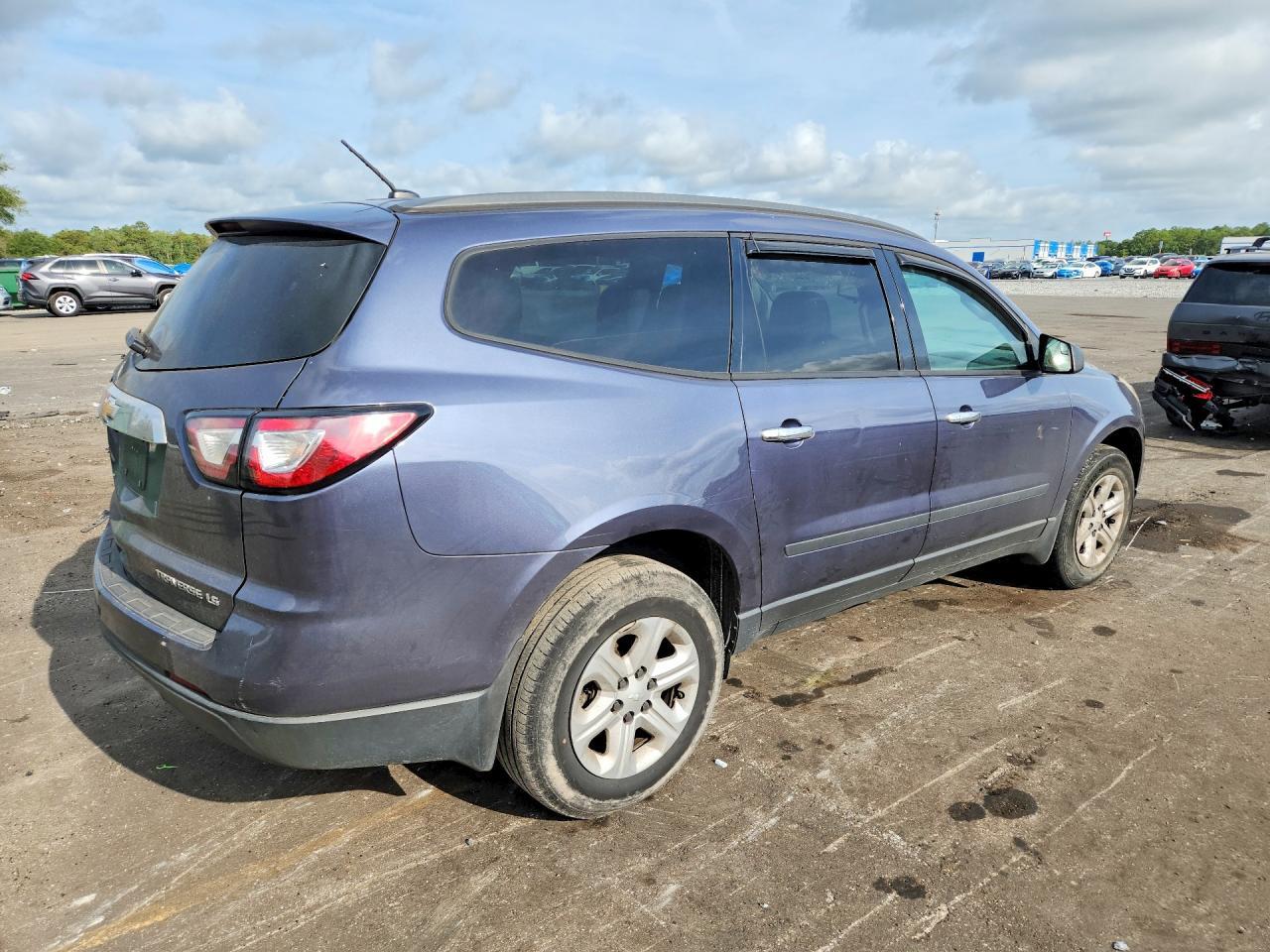 2014 Chevrolet Traverse Ls - Image 3